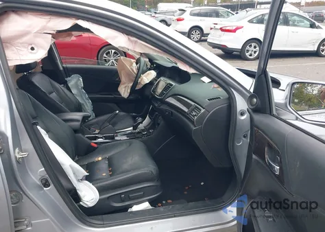 2017 Honda Accord Touring V6 z USA, uszkodzony, nr VIN 1HGCR3F97HA033000